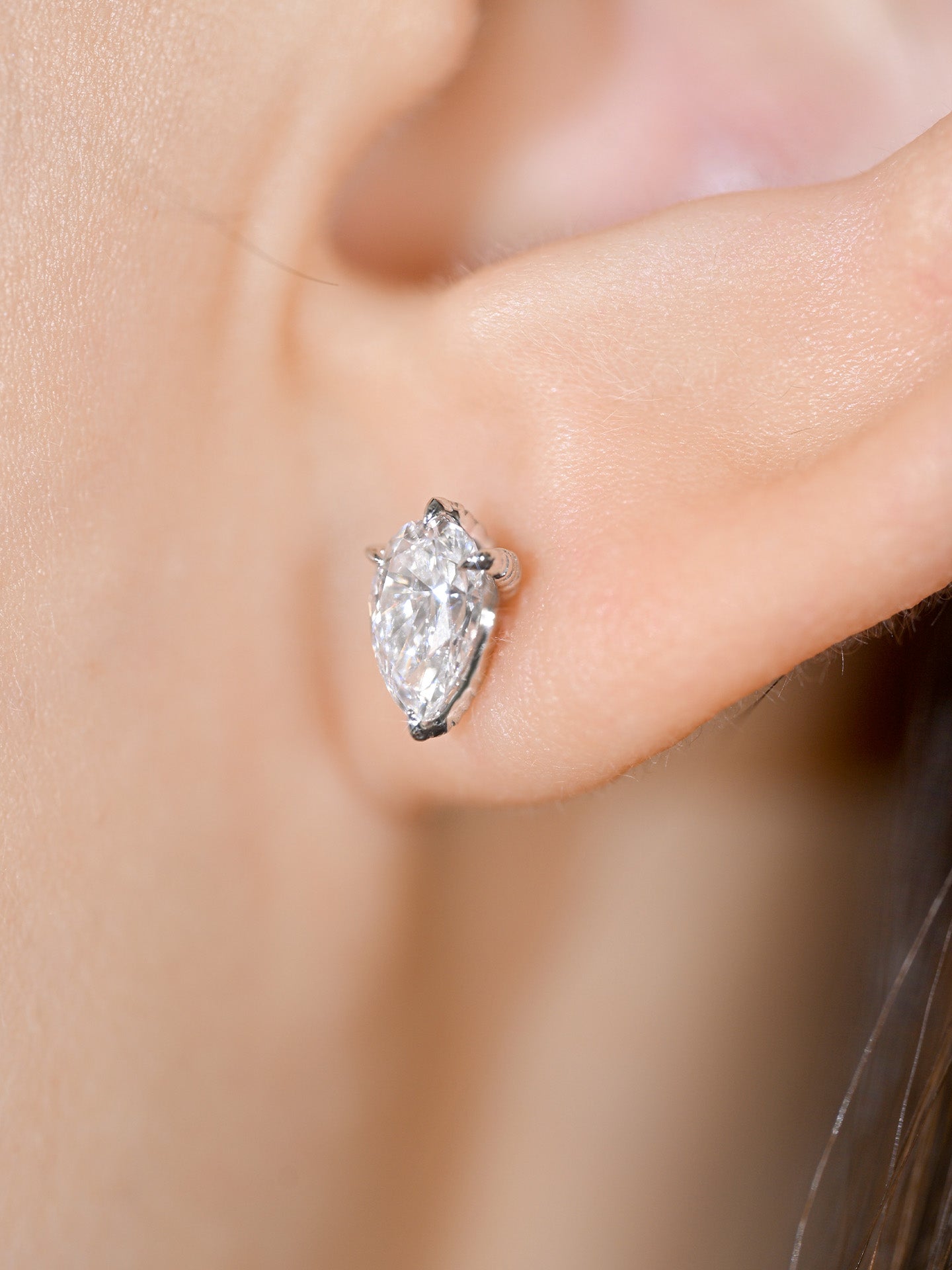 「听香」| 钻石系列|鹰爪18k金铂金50分水滴钻石耳钉极简长期主义