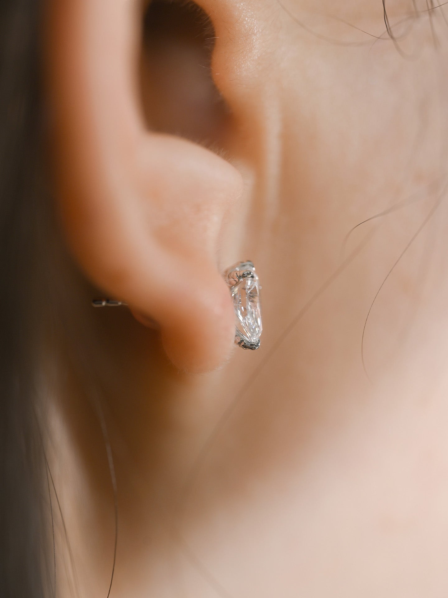 「听香」| 钻石系列|鹰爪18k金铂金50分水滴钻石耳钉极简长期主义